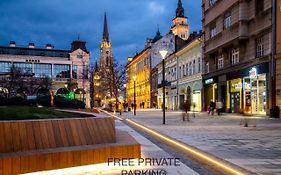 Theatre Square Apartments