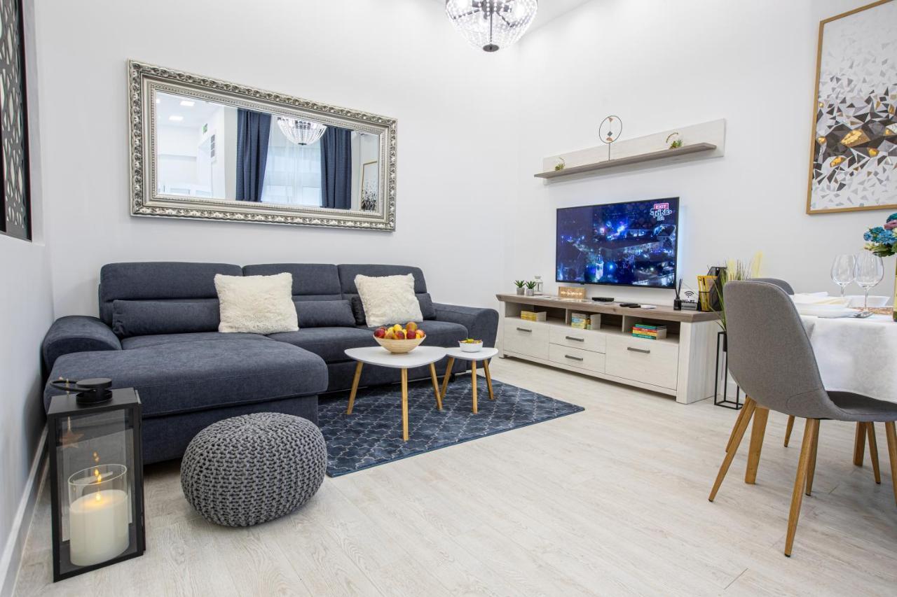 נובי סאד Theatre Square Apartments מראה חיצוני תמונה