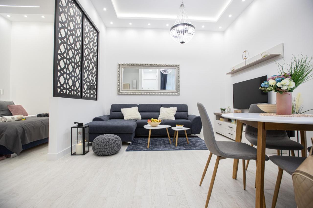 נובי סאד Theatre Square Apartments מראה חיצוני תמונה