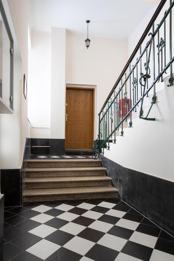 נובי סאד Theatre Square Apartments מראה חיצוני תמונה