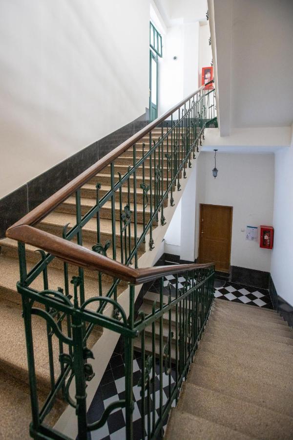 נובי סאד Theatre Square Apartments מראה חיצוני תמונה