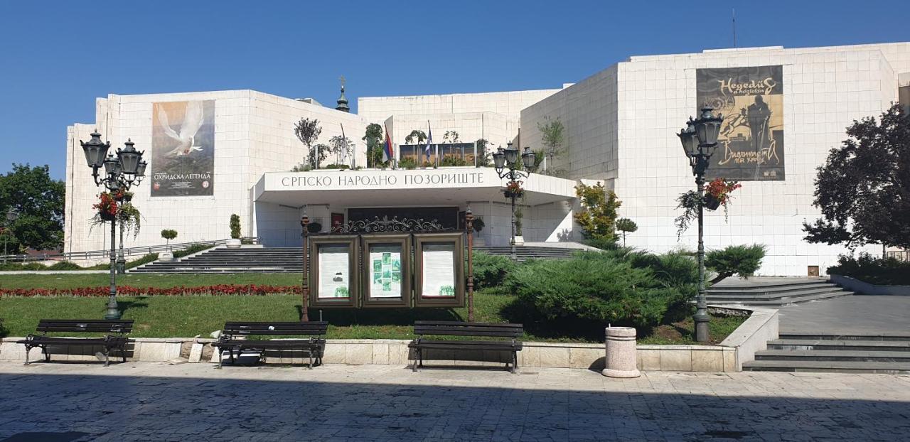 נובי סאד Theatre Square Apartments מראה חיצוני תמונה