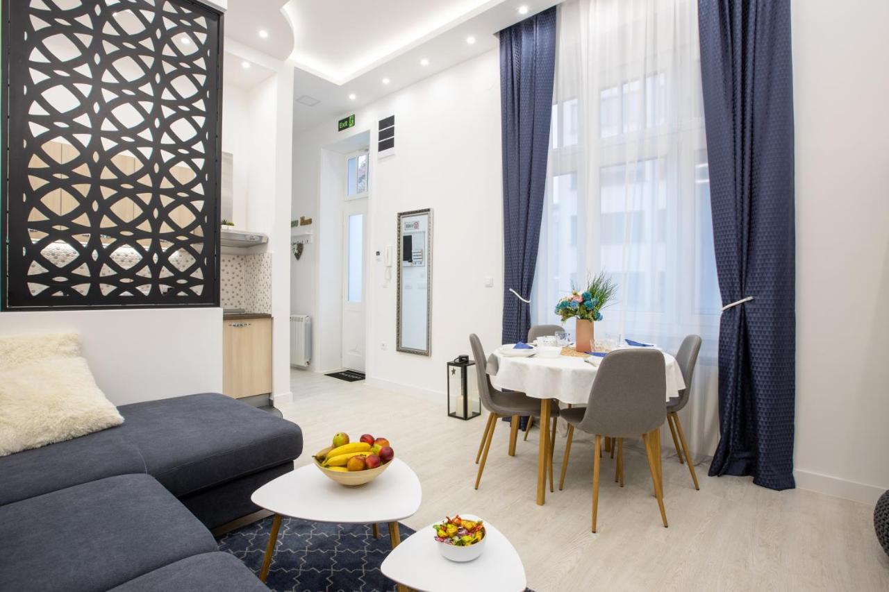 נובי סאד Theatre Square Apartments מראה חיצוני תמונה