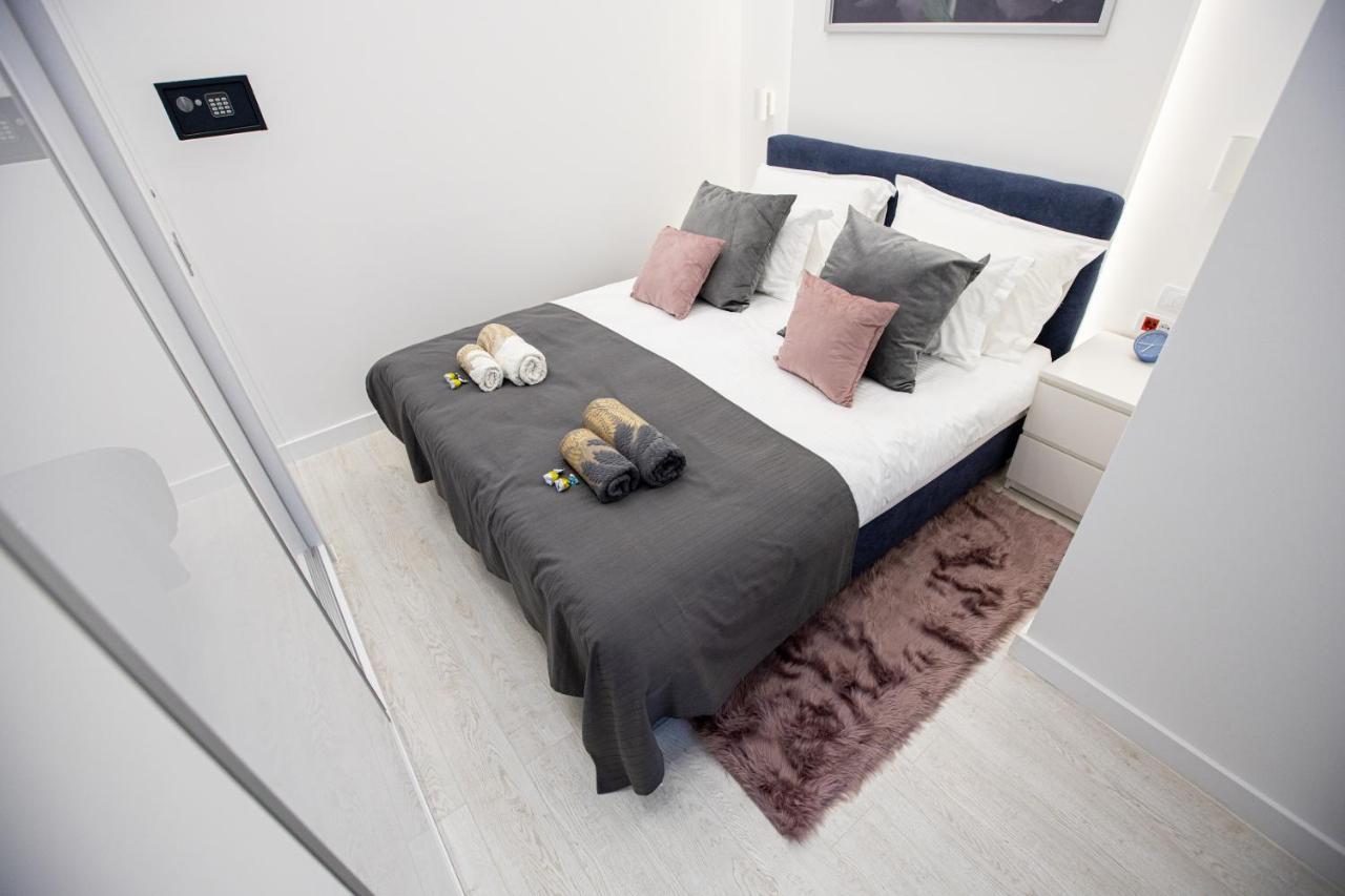 נובי סאד Theatre Square Apartments מראה חיצוני תמונה