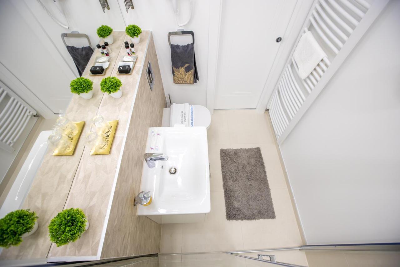 נובי סאד Theatre Square Apartments מראה חיצוני תמונה