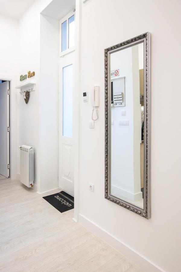 נובי סאד Theatre Square Apartments מראה חיצוני תמונה