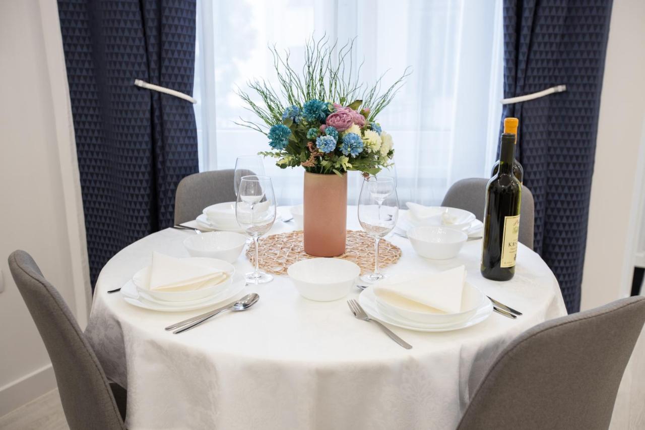 נובי סאד Theatre Square Apartments מראה חיצוני תמונה
