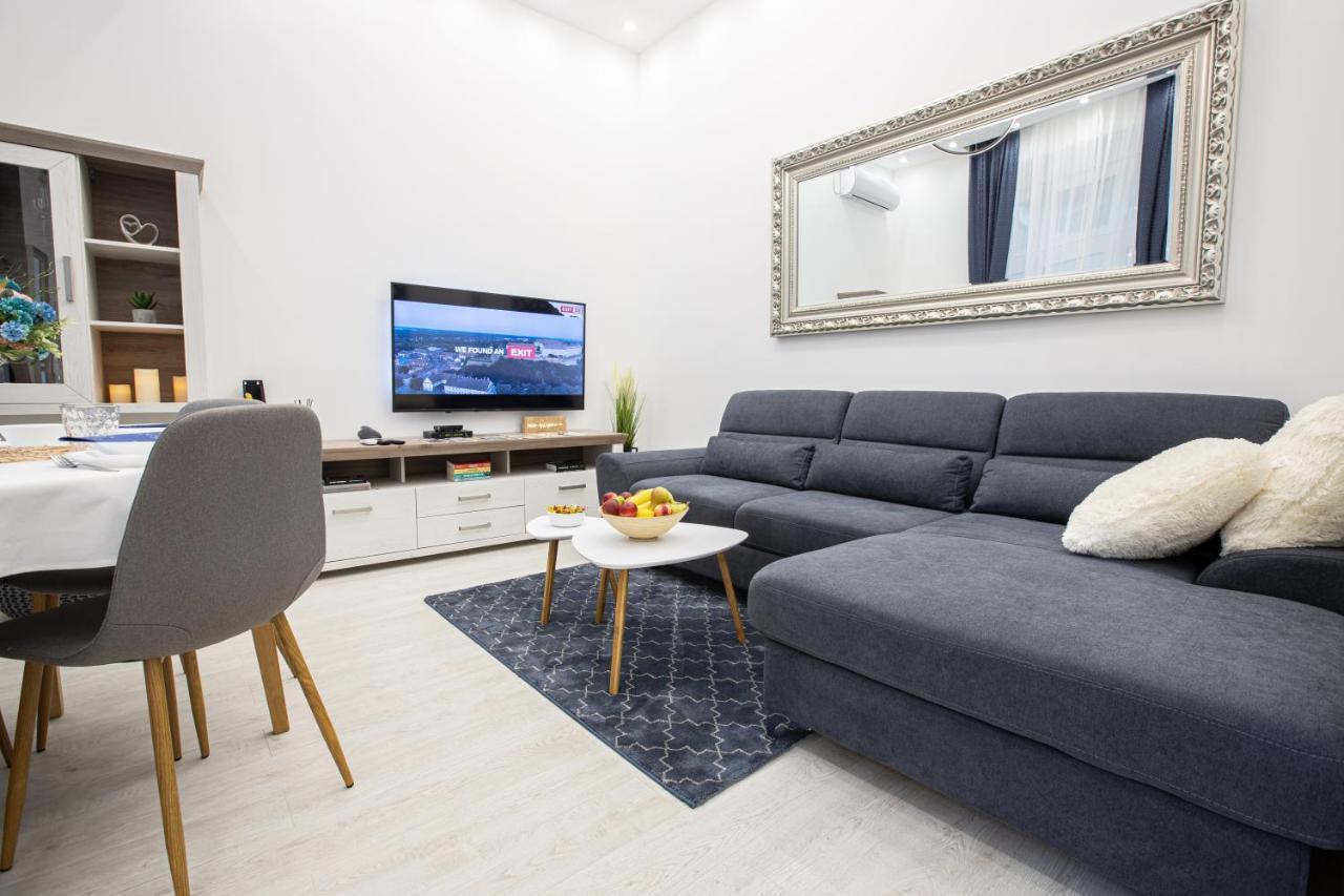 נובי סאד Theatre Square Apartments מראה חיצוני תמונה