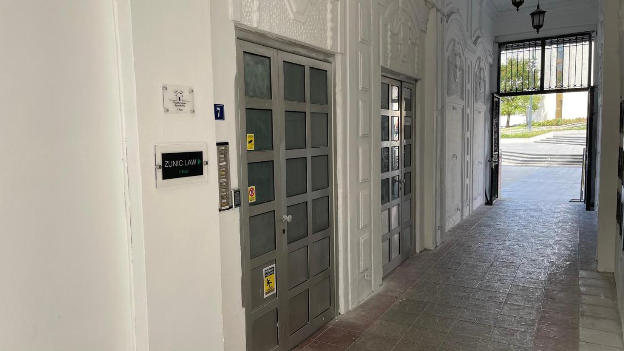 נובי סאד Theatre Square Apartments מראה חיצוני תמונה