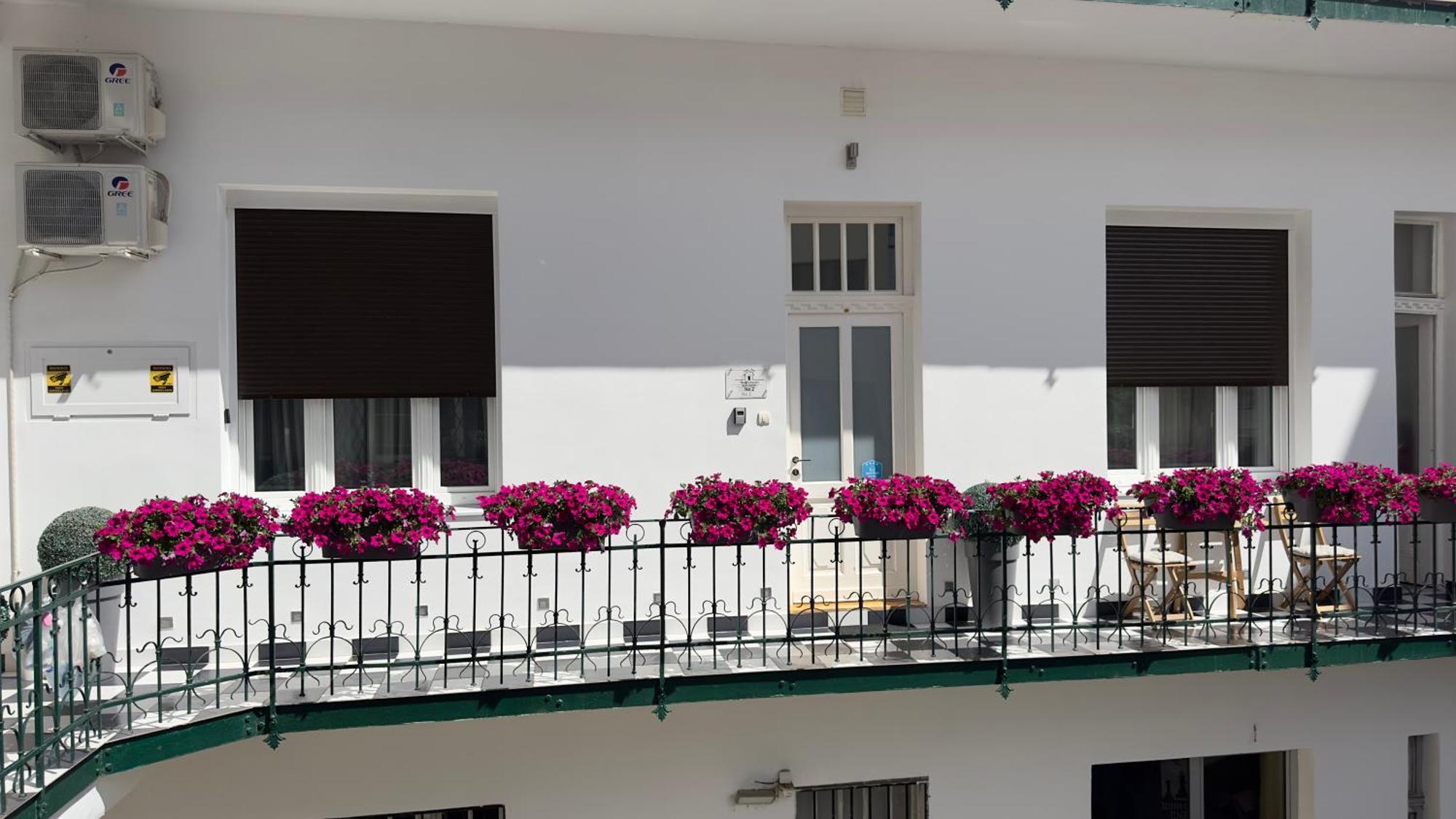 נובי סאד Theatre Square Apartments מראה חיצוני תמונה